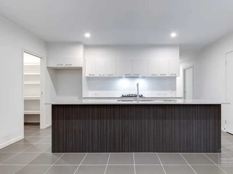 AN AURA OF BEAUTY - MORE PHOTOS TO COME!