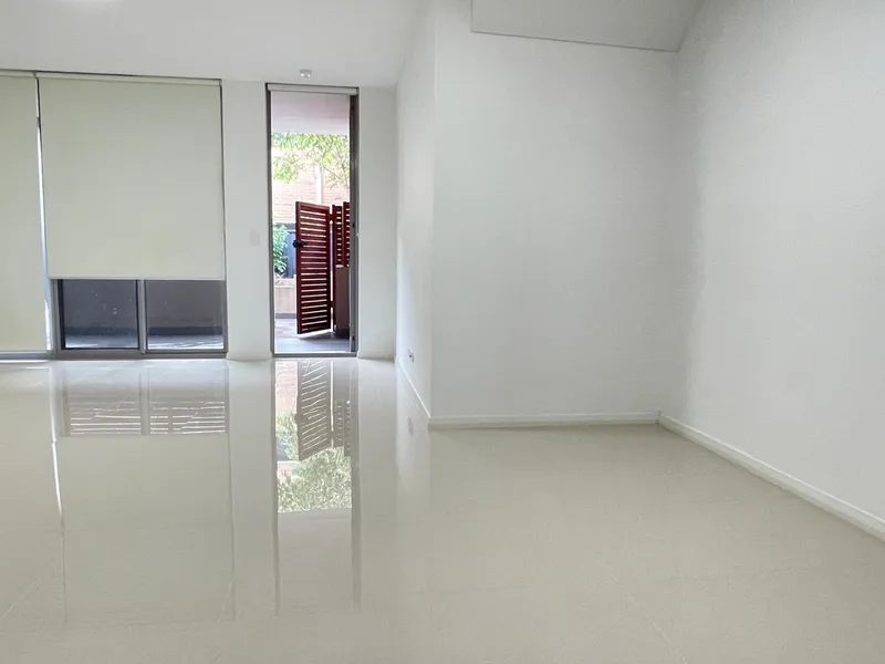 Spacious and Air conditioned 2 Bedroom 2 Bathroom 2 Carspace In a quiet location