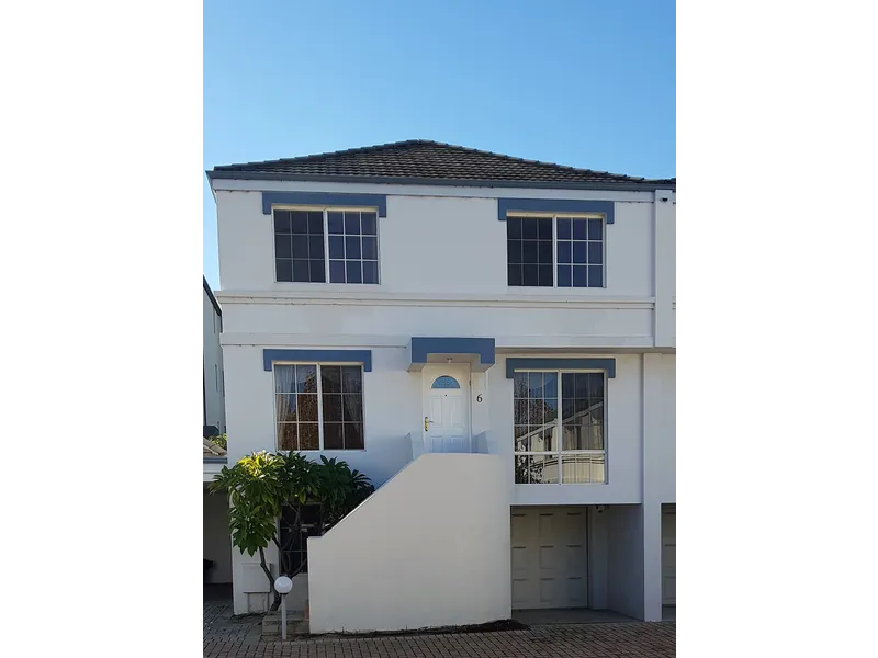 4 Bedroom - Spacious Townhouse - On River’s Doorstep 