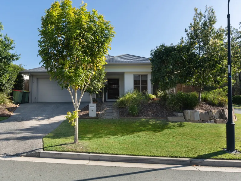 Immaculate, Spacious & Luxurious home awaits. Huge house 247 m2! This is harmonious living in the Gainsborough Greens Estate. Homely and Convenient.!!