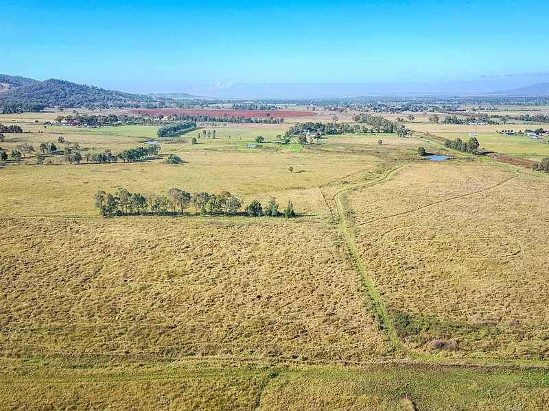 100 Acre Farm on the fringe of town