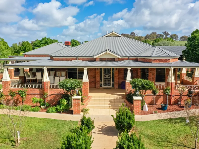 'CLAREKIERAN' - Prestigious Lifestyle on 108.3 ACRES / 45.3 HA