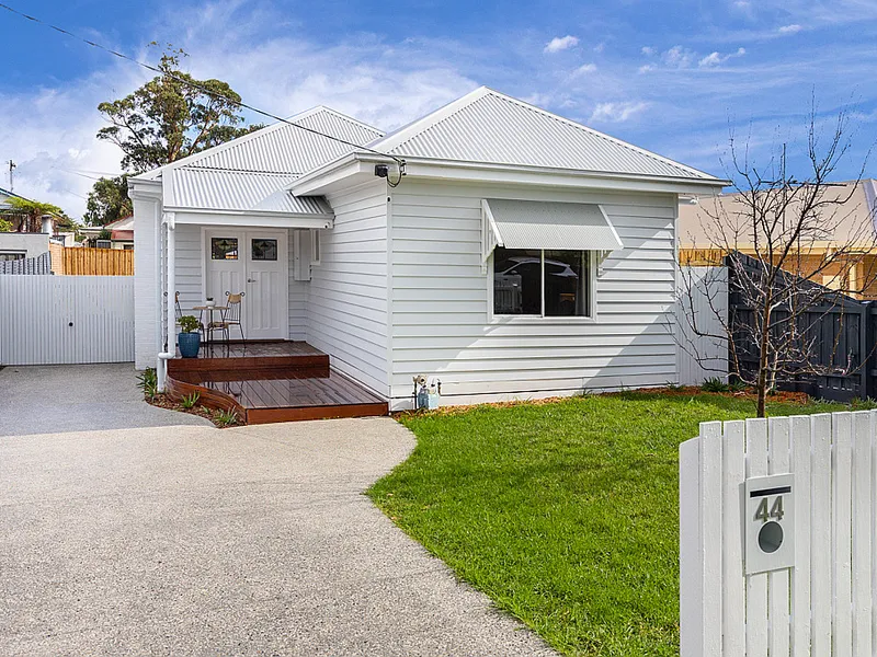 Impeccable Coastal Home - Steps To The Beach