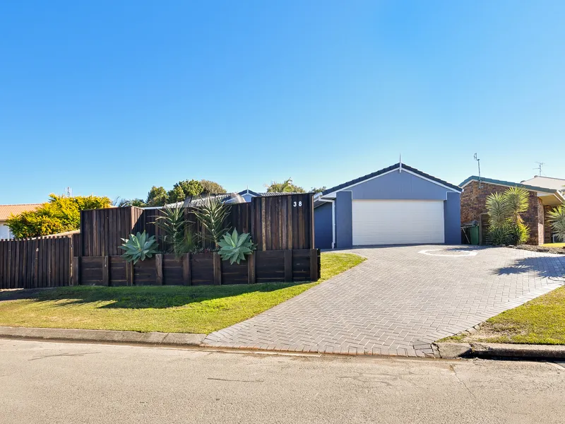 AROONA FAMILY HOME WITH POOL