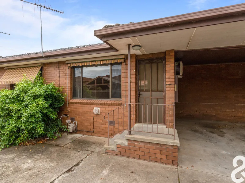 WALKING DISTANCE TO EVERYTHING!