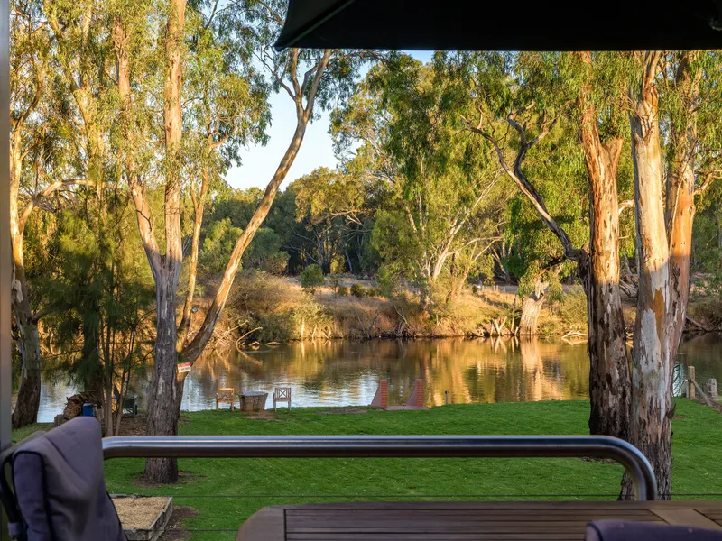 LIFESTYLE ON THE MIGHTY MURRAY RIVER