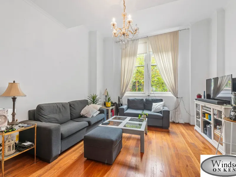 HUGE FULLY FURNISHED 1 BEDROOM APARTMENT IN SYDNEY CBD