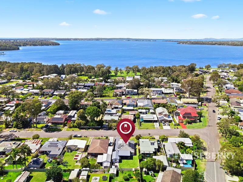 Modern Family Home or Great Investment - Walk to Lakes Edge