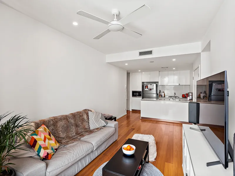 Modern 2 Bedroom Apartment with City View