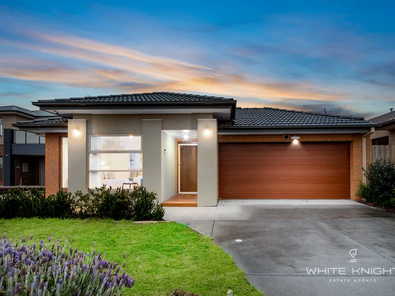 RESERVE & EAST FACING STYLISH HOME- 4BEDS+LOUNGE+ALFRESCO ON 421 SQ MTRS !