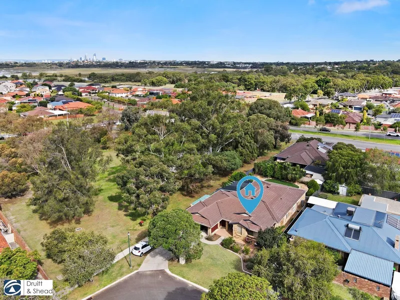 UNDER OFFER BY ROB DRUITT!