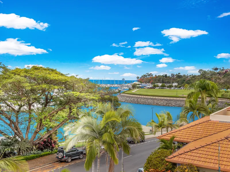 Seaview Apartment In The Boutique End Of Town