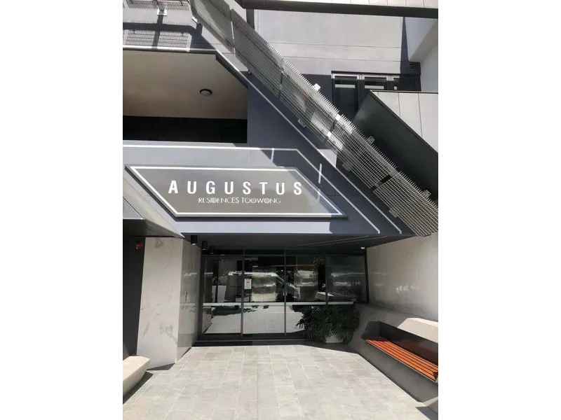 Contemporary Stylish 2-bedroom apartment being sold furnished!