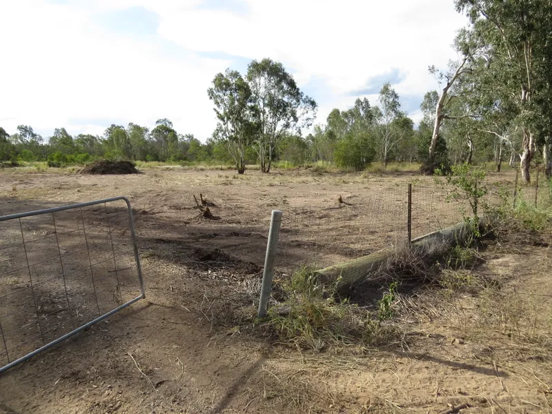 INVESTORS!! A LARGE 4 HECTARE (Apprx10 ACRES) WILL BE YOURS!! A LAND OF OPPORTUNITY FOR SUB DIVISIONS. LAST BLOCK IN THIS AREA  . BE QUICK OR MISS OUT