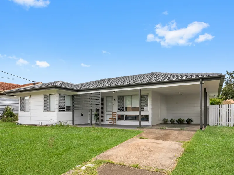Beginners Lowset Beauty in Quiet Street on Big Block. Ideal First Home or Astute Investment.