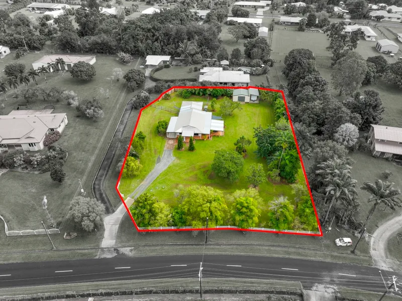 Superb Family Acreage - Flat 4107sqm block with Country Feel