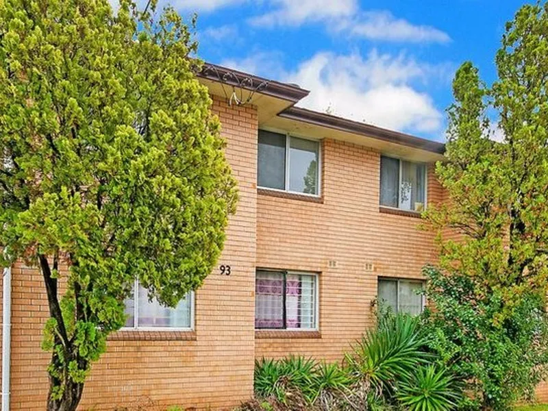 Showcasing stylish and contemporary finishes, this home offers a light filled interior.