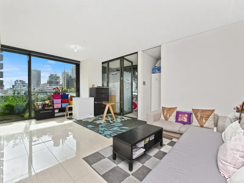 Huge North East Facing 1 Bedroom + 1 Windowed Study + 1 Wintergarden  Central Park Apartment within Close Proximity to All Amenities!