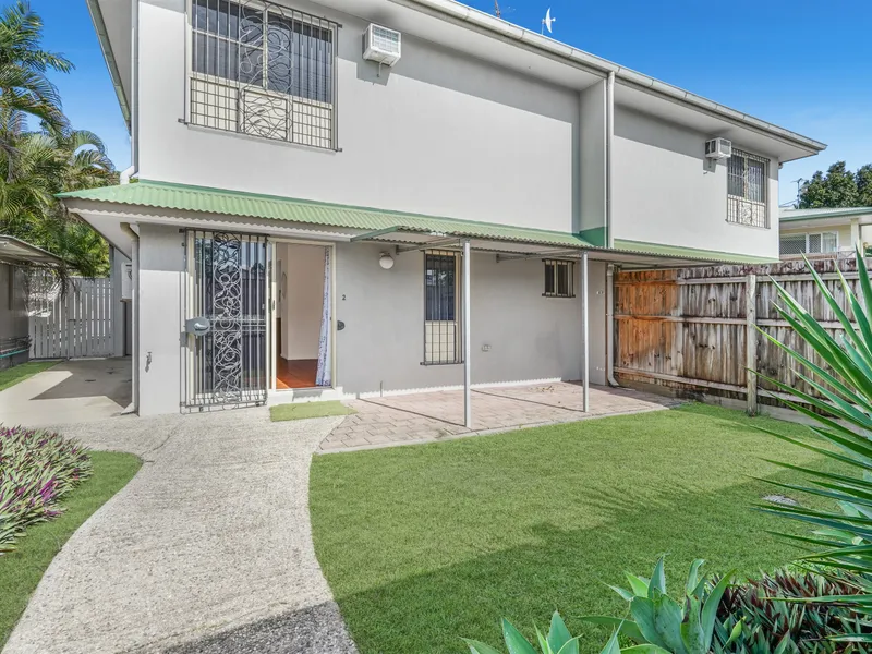 TWO BEDROOM TOWNHOUSE WITH COURTYARD