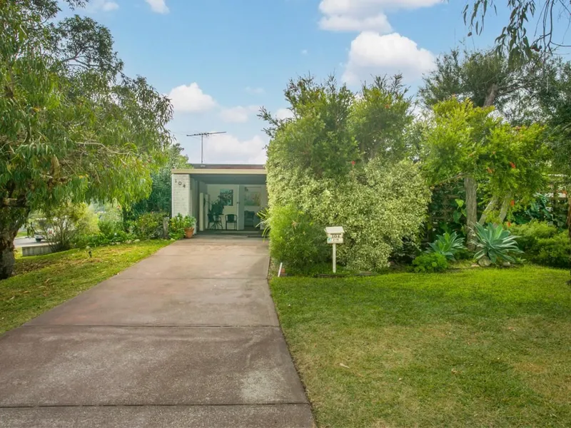 cute little duplex in prime location