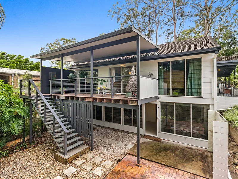 TROPICAL HIDEAWAY WITH EXCEPTIONAL ENTERTAINING