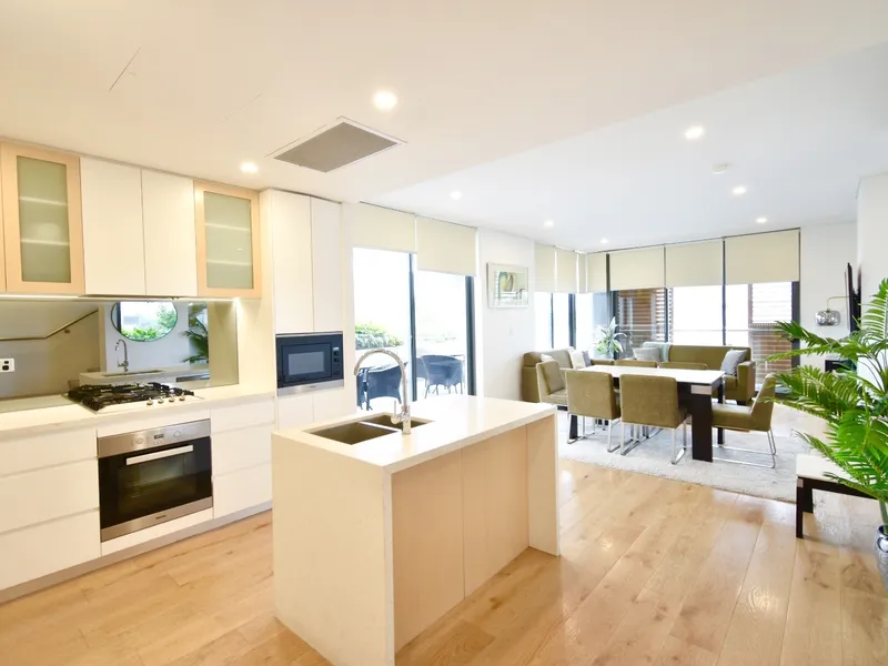 Fully furnished two storeys penthouse with spectacular water view