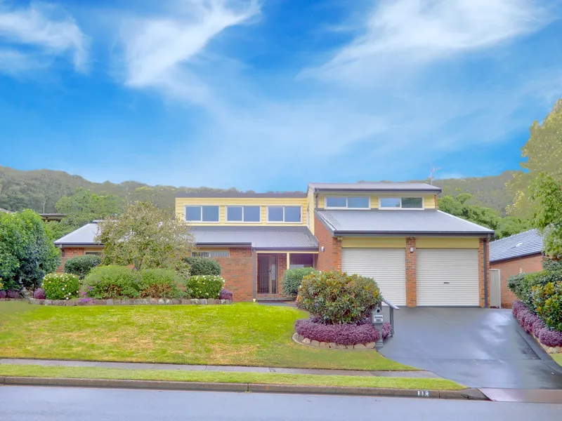 Spacious Family Home In Picturesque Setting