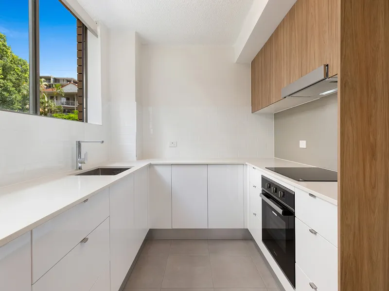 Just Renovated!  Walk to UQ! 