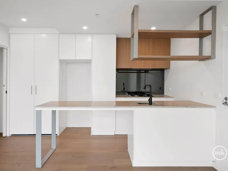 Spacious & Stylish 1 Bedroom + Study Apartment