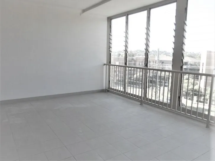 Window garden balcony 2bm apartment for rent