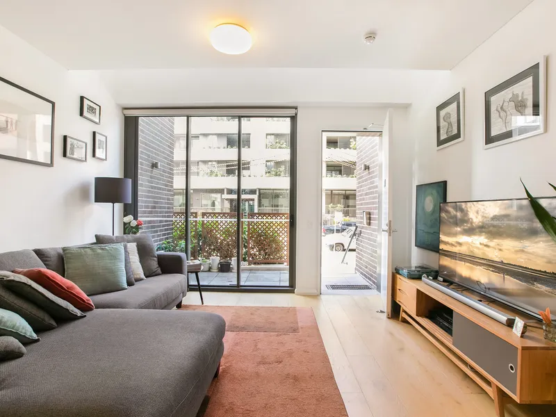 Impeccably Designed Two-level 1 Bedroom Home