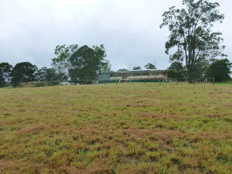 QUEENSLANDER ON 5 ACRES & MAGNIFICENT RURAL VIEWsS