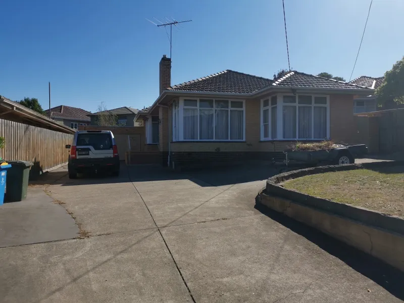 Well maintained, secure, large garden and door stop to tram and buses