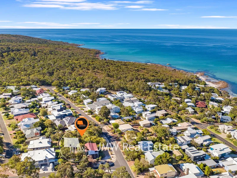 ELEVATED IN OLD DUNSBOROUGH