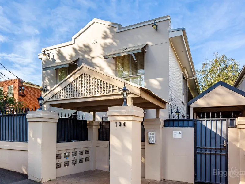 A GREAT INVESTMENT OPPORTUNITY LOCATED IN THE PRIME OF RICHMOND HILL