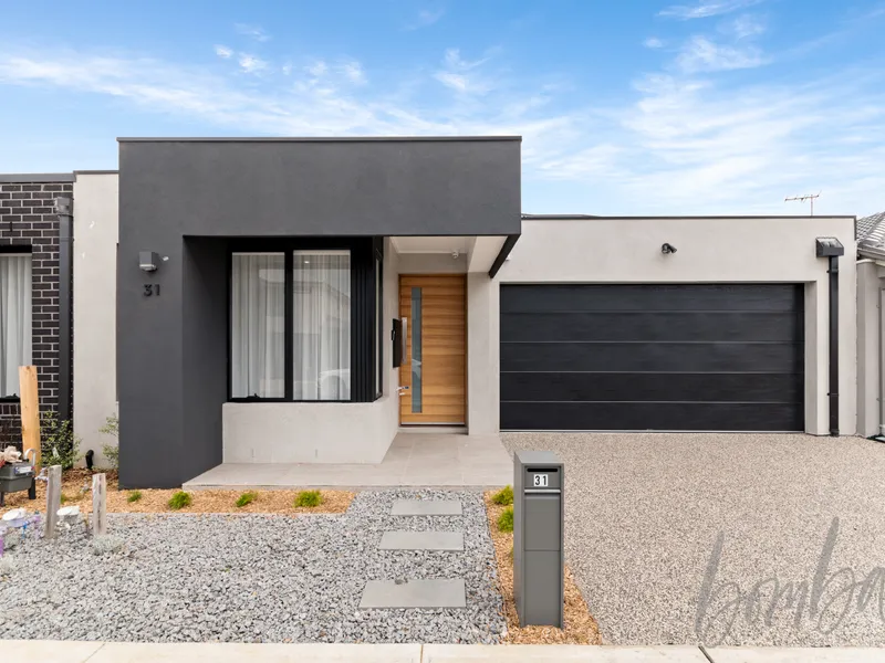 IF you looking Luxurious Home close to Park and Train Station !!
