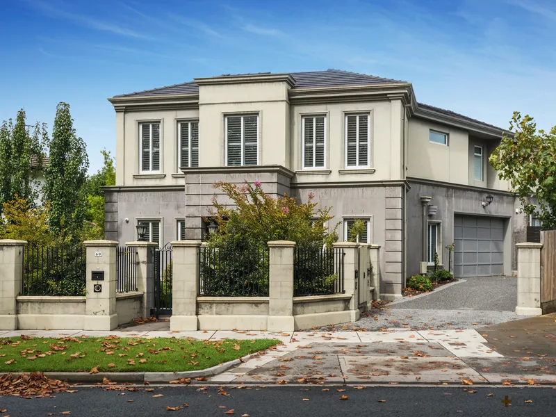 LUXURIOUS| LOW MAINTENANCE | EXECUTIVE RESIDENCE