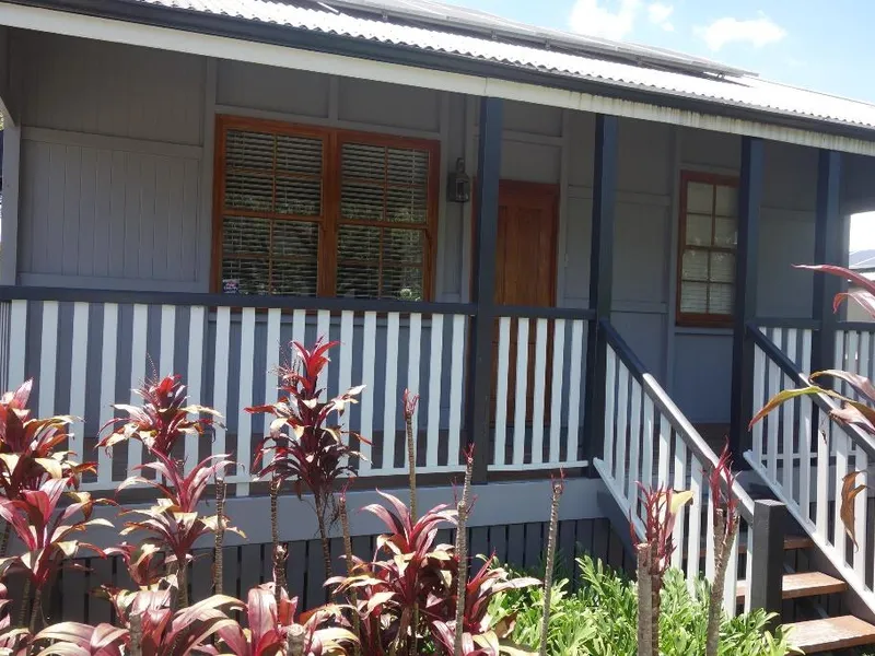 BEAUTIFULLY PRESENTED COLONIAL TOWN HOME