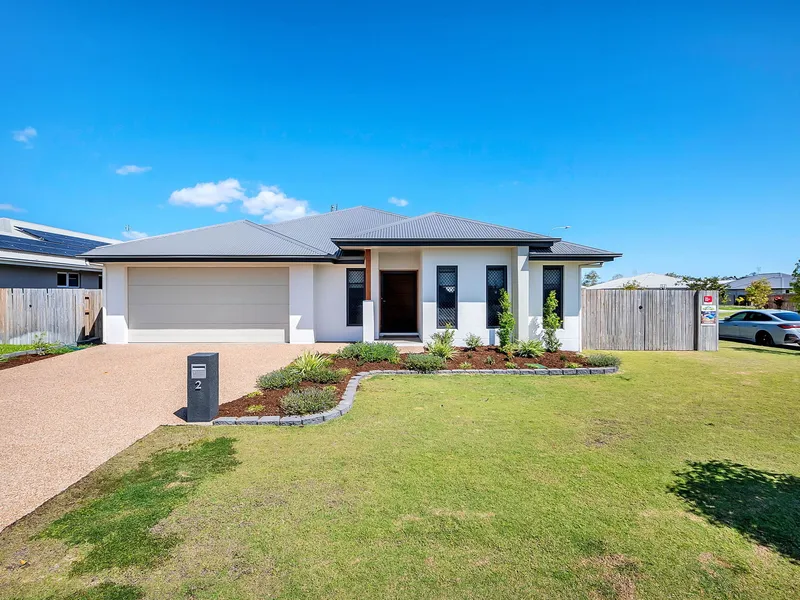 Mount Low Modern Family Oasis: 4-Bedroom Luxury, Solar, Pool - Your Dream Home Awaits!