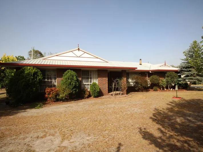 4 BEDROOM HOME ON LARGE BLOCK, CLOSE TO TOWN