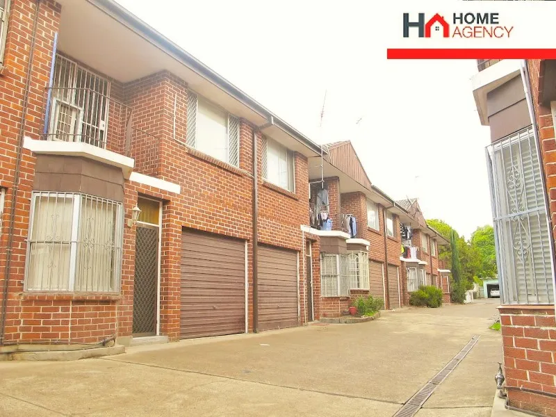 FULLY RENOVATED TOWNHOUSE FEEL BRAND NEW ! *** IMMACULATELY RENOVATED ***