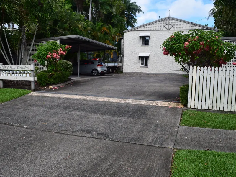 ONE BEDROOM UNIT – SMALL COMPLEX – LOW BC FEES