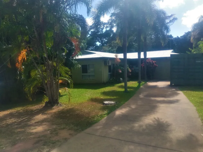 Price drop. Bargain price 5 Bedroom house, rural views in town