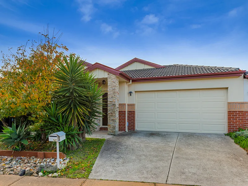 BAYSIDE FAMILY HOME!