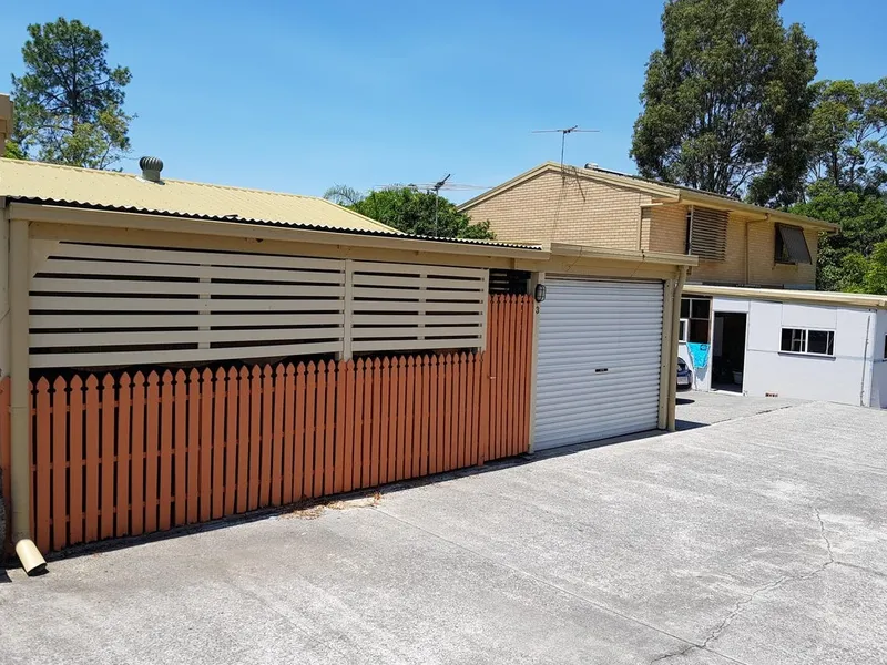 Great Unit In Quiet Location!