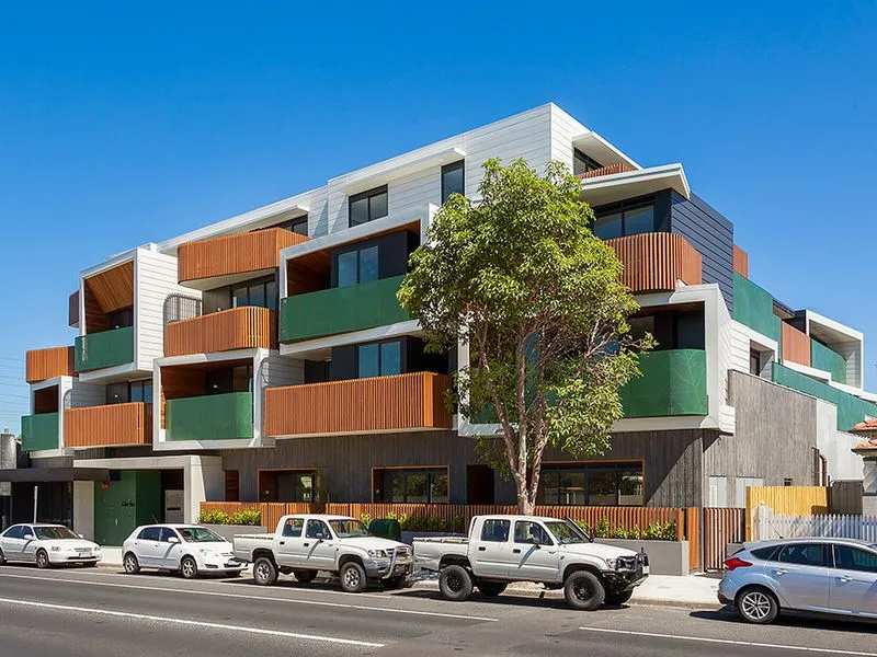 BRIGHT & SPACIOUS IN PERFECT LOCATION