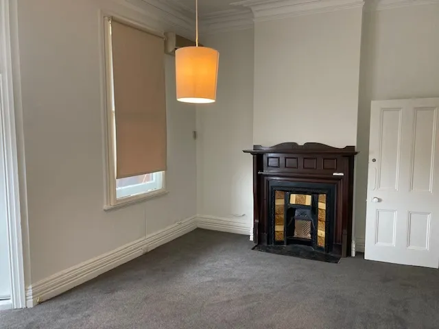 SHOP TOP LIVING – NEW CARPET – FRESHLY PAINTED!!