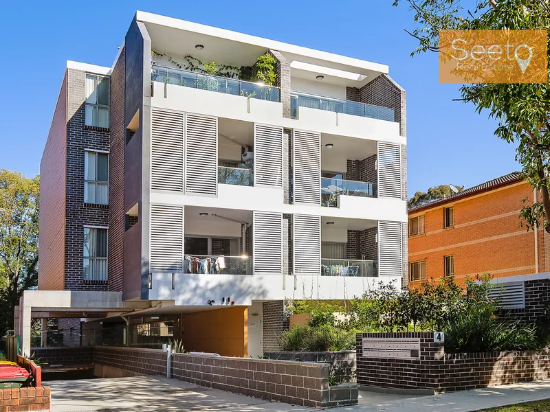 Contemporary Apartment, Prime Location, 2 Minutes Walking to Station, Air conditioners, Floorboards