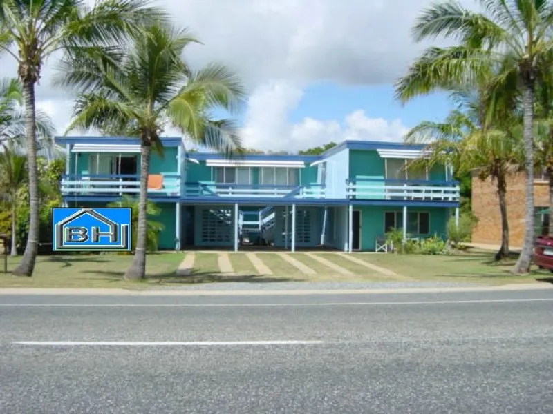 Flats across the road from Lammermoor Beach!