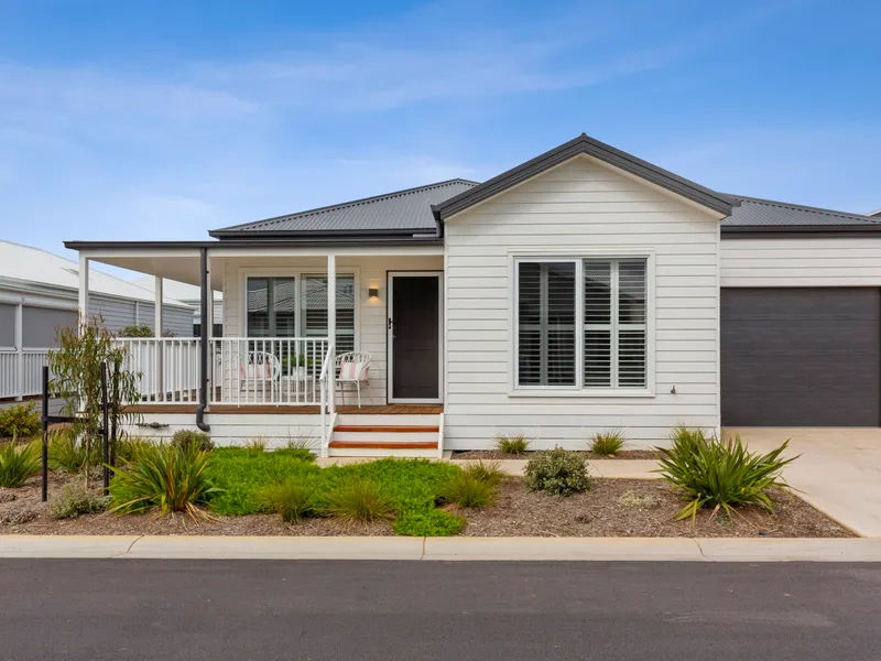 Luxe Living at Lifestyle St Leonards - The Waves